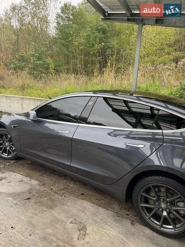 Седан Tesla Model 3 2019 в Киеве фото 10 Седан Tesla Model 3 2019 в Киеве
