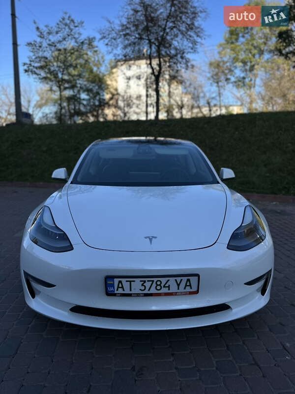 Седан Tesla Model 3 2021 в Івано-Франківську
