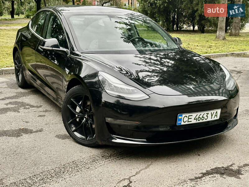 Седан Tesla Model 3 2019 в Черновцах