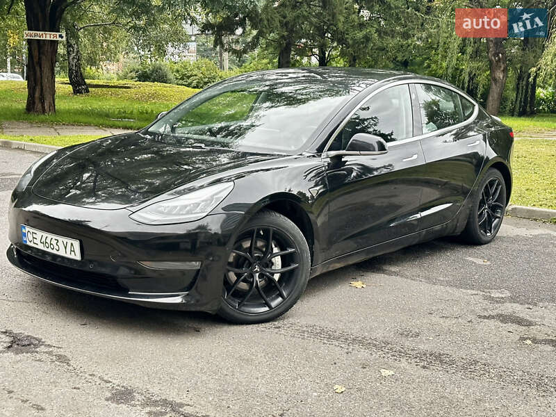 Седан Tesla Model 3 2019 в Черновцах