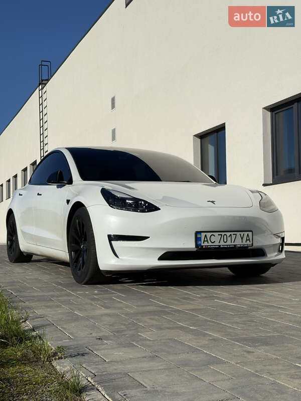 Седан Tesla Model 3 2022 в Луцьку