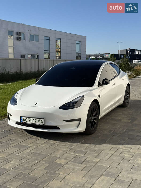 Седан Tesla Model 3 2022 в Луцьку