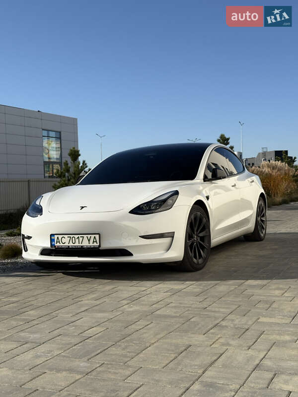 Седан Tesla Model 3 2022 в Луцьку