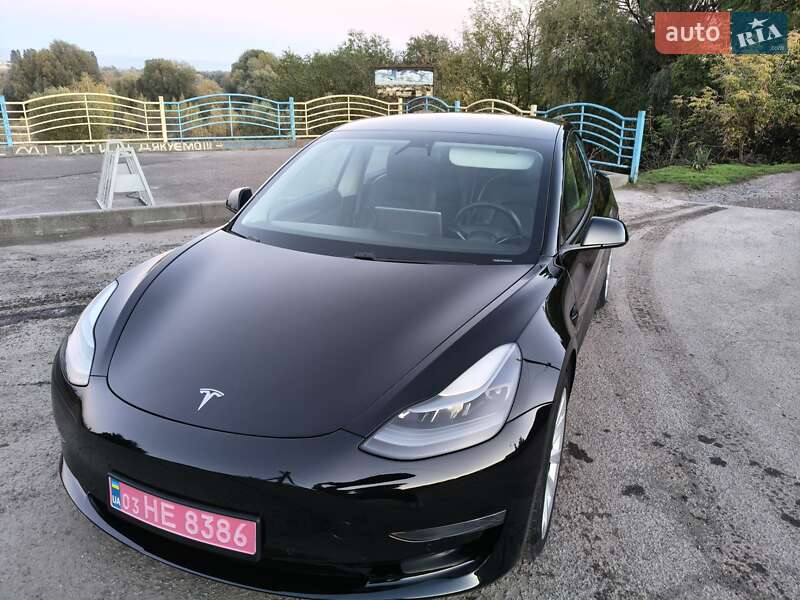 Седан Tesla Model 3 2021 в Луцьку