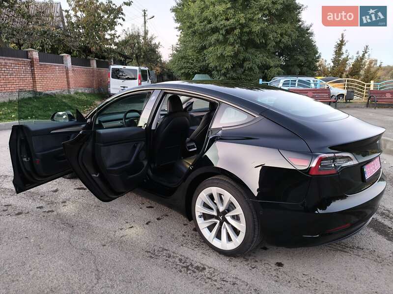 Седан Tesla Model 3 2021 в Луцьку