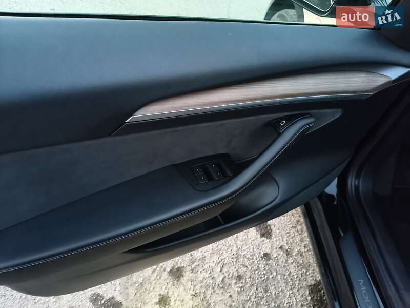 Седан Tesla Model 3 2021 в Луцьку
