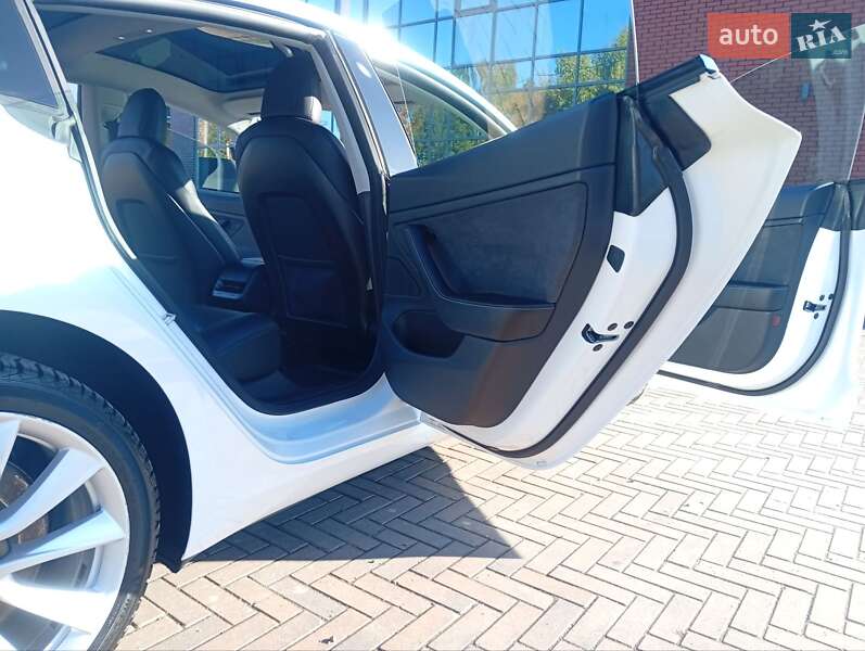 Седан Tesla Model 3 2020 в Луцьку фото 18 Седан Tesla Model 3 2020 в Луцьку