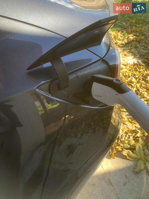 Седан Tesla Model 3 2018 в Богородчанах