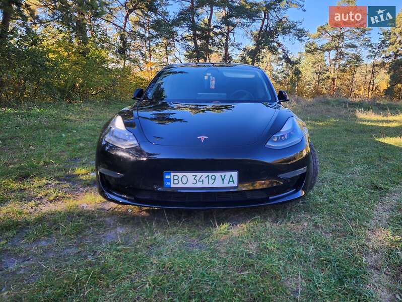 Седан Tesla Model 3 2021 в Кременці