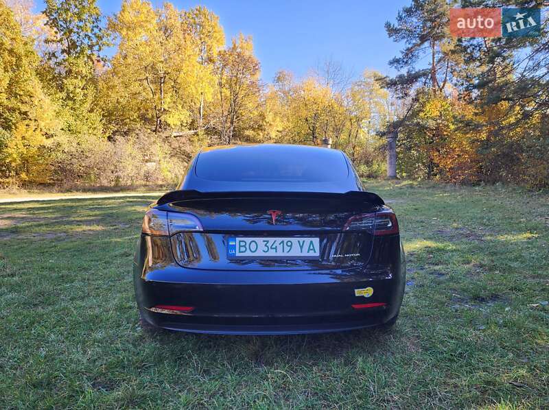 Седан Tesla Model 3 2021 в Кременці