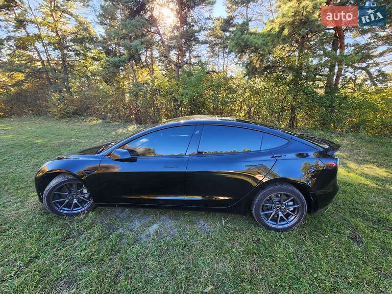 Седан Tesla Model 3 2021 в Кременці