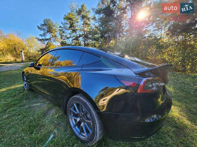 Седан Tesla Model 3 2021 в Кременці