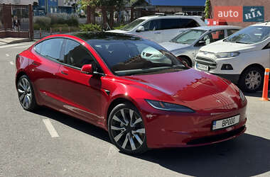 Седан Tesla Model 3 2024 в 