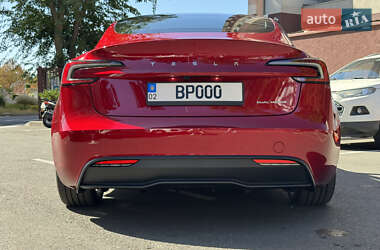 Седан Tesla Model 3 2024 в 