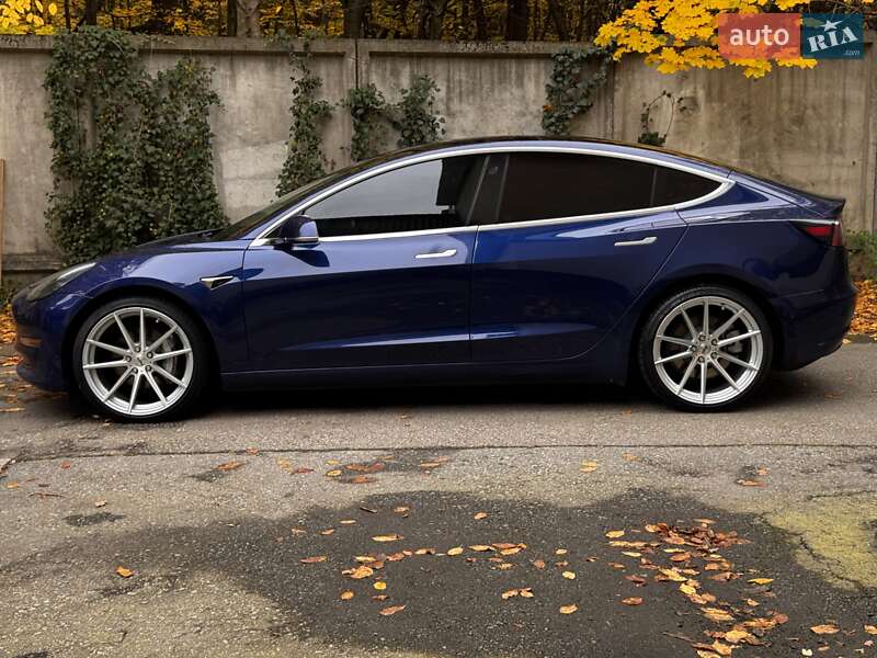 Седан Tesla Model 3 2018 в Киеве фото Седан Tesla Model 3 2018 в Киеве