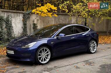 Седан Tesla Model 3 2018 в 