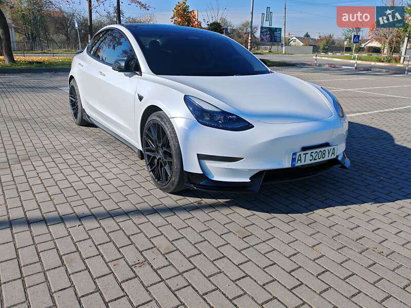 Седан Tesla Model 3 2021 в Коломиї