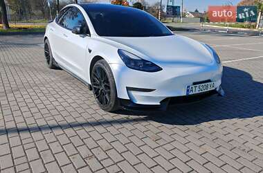 Седан Tesla Model 3 2021 в 
