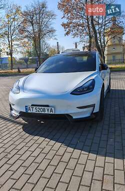 Седан Tesla Model 3 2021 в 