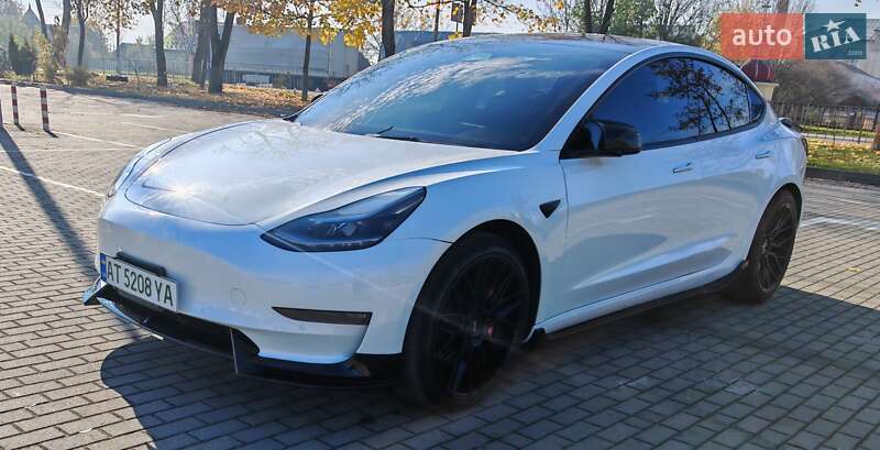 Седан Tesla Model 3 2021 в Коломиї