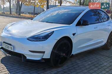 Седан Tesla Model 3 2021 в 