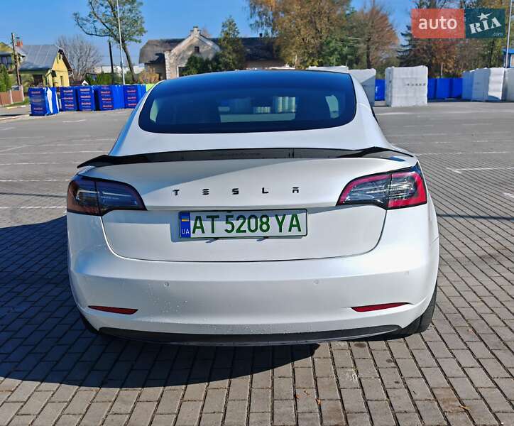 Седан Tesla Model 3 2021 в Коломиї