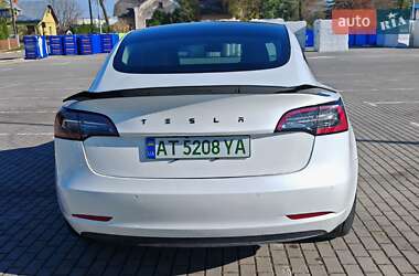 Седан Tesla Model 3 2021 в 