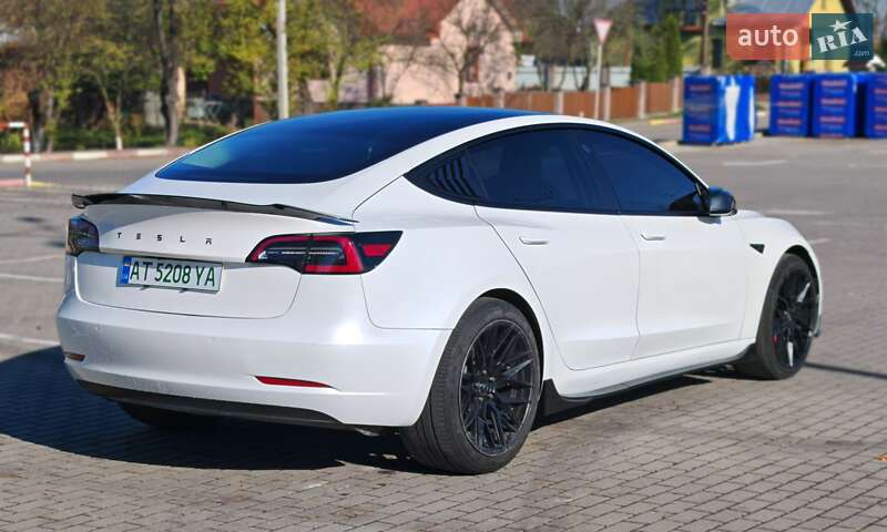 Седан Tesla Model 3 2021 в Коломиї