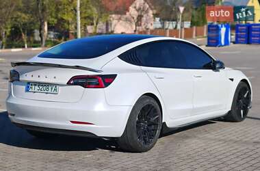Седан Tesla Model 3 2021 в 