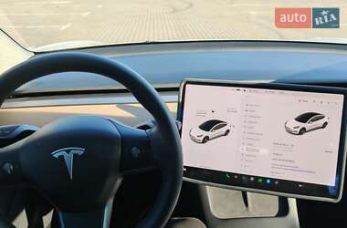 Седан Tesla Model 3 2021 в 