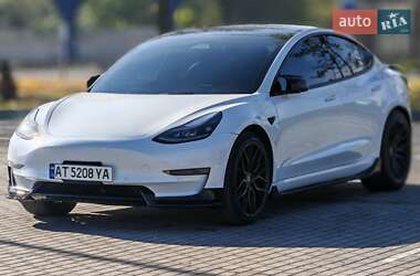 Седан Tesla Model 3 2021 в 