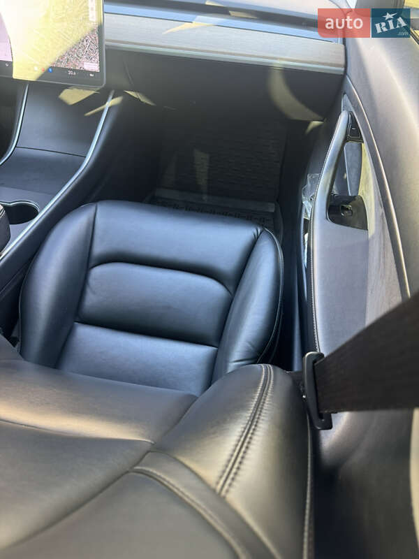 Седан Tesla Model 3 2020 в Одесі