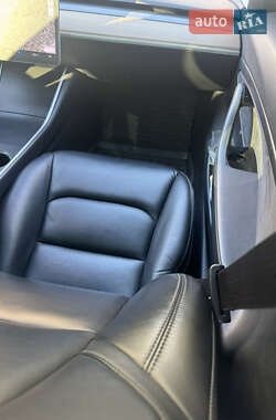 Седан Tesla Model 3 2020 в 