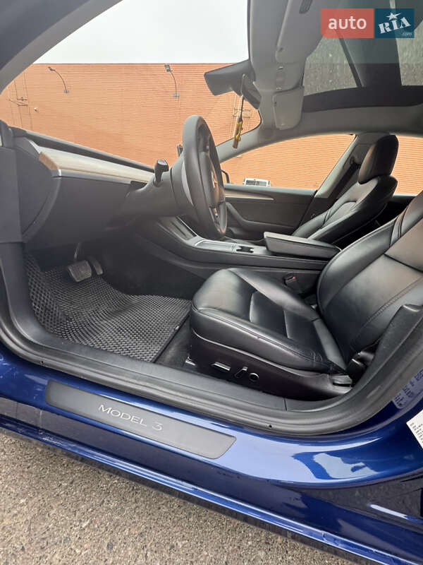 Седан Tesla Model 3 2022 в Киеве