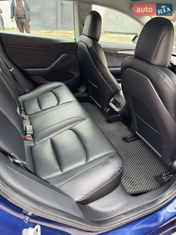 Седан Tesla Model 3 2022 в Киеве