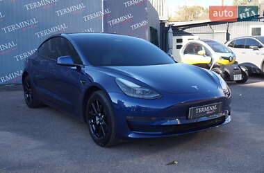 Седан Tesla Model 3 2022 в 