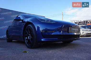 Седан Tesla Model 3 2022 в 