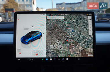 Седан Tesla Model 3 2022 в 