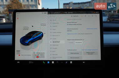 Седан Tesla Model 3 2022 в 