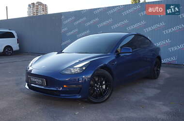 Седан Tesla Model 3 2022 в 