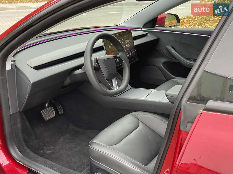 Седан Tesla Model 3 2024 в Новояворовске