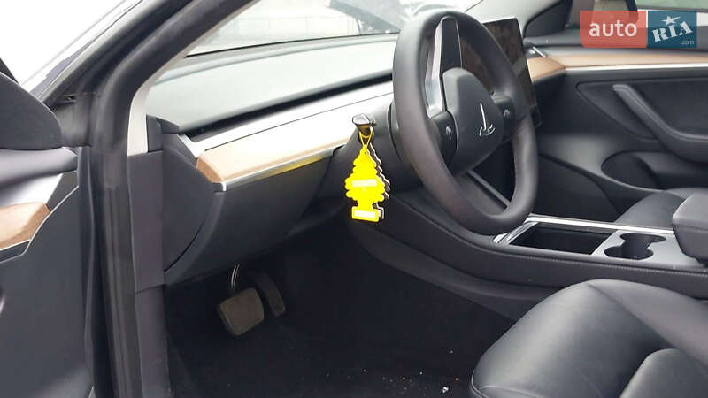 Седан Tesla Model 3 2022 в Черкасах