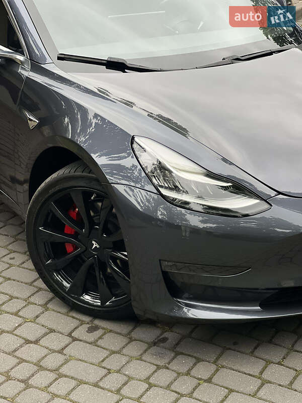 Седан Tesla Model 3 2018 в Переяславе