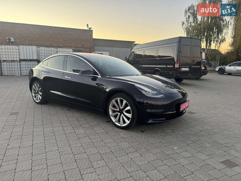 Седан Tesla Model 3 2018 в Володимирі