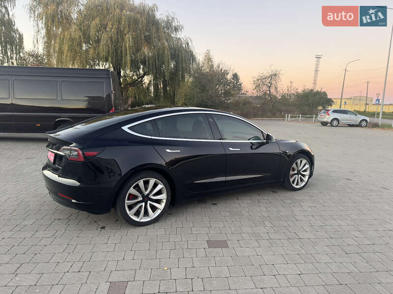 Седан Tesla Model 3 2018 в Володимирі