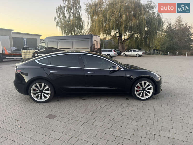 Седан Tesla Model 3 2018 в Володимирі