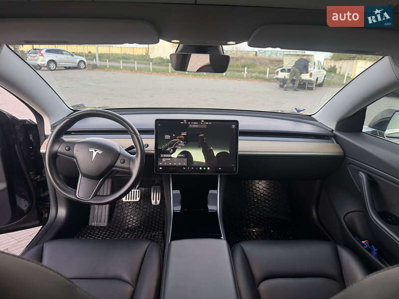 Седан Tesla Model 3 2018 в Володимирі