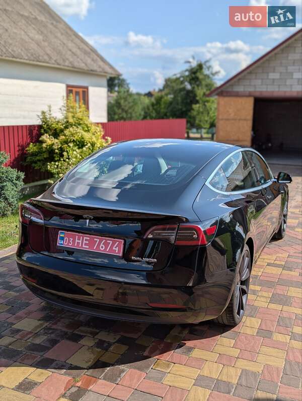 Седан Tesla Model 3 2020 в Березному
