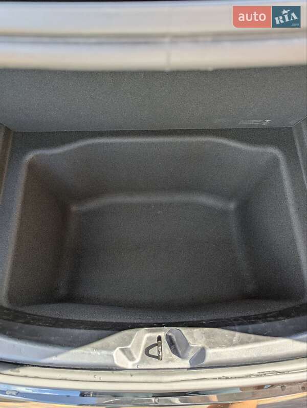 Седан Tesla Model 3 2020 в Березному