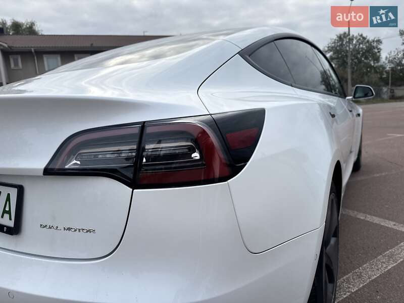 Седан Tesla Model 3 2019 в Киеве